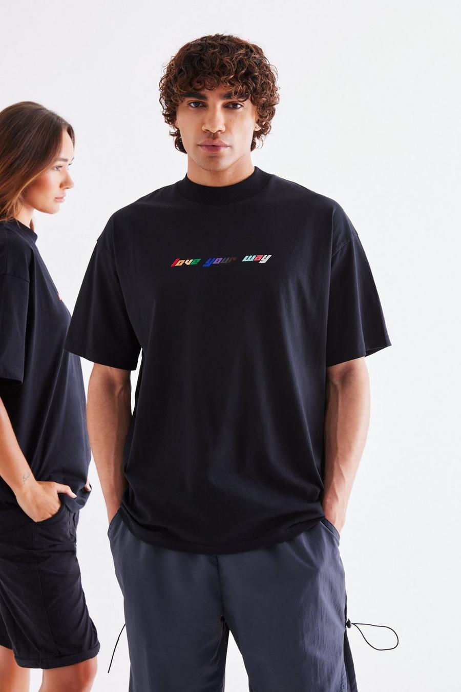 Black Oversized Geborduurd Love Your Way Pride T-Shirt image number 1