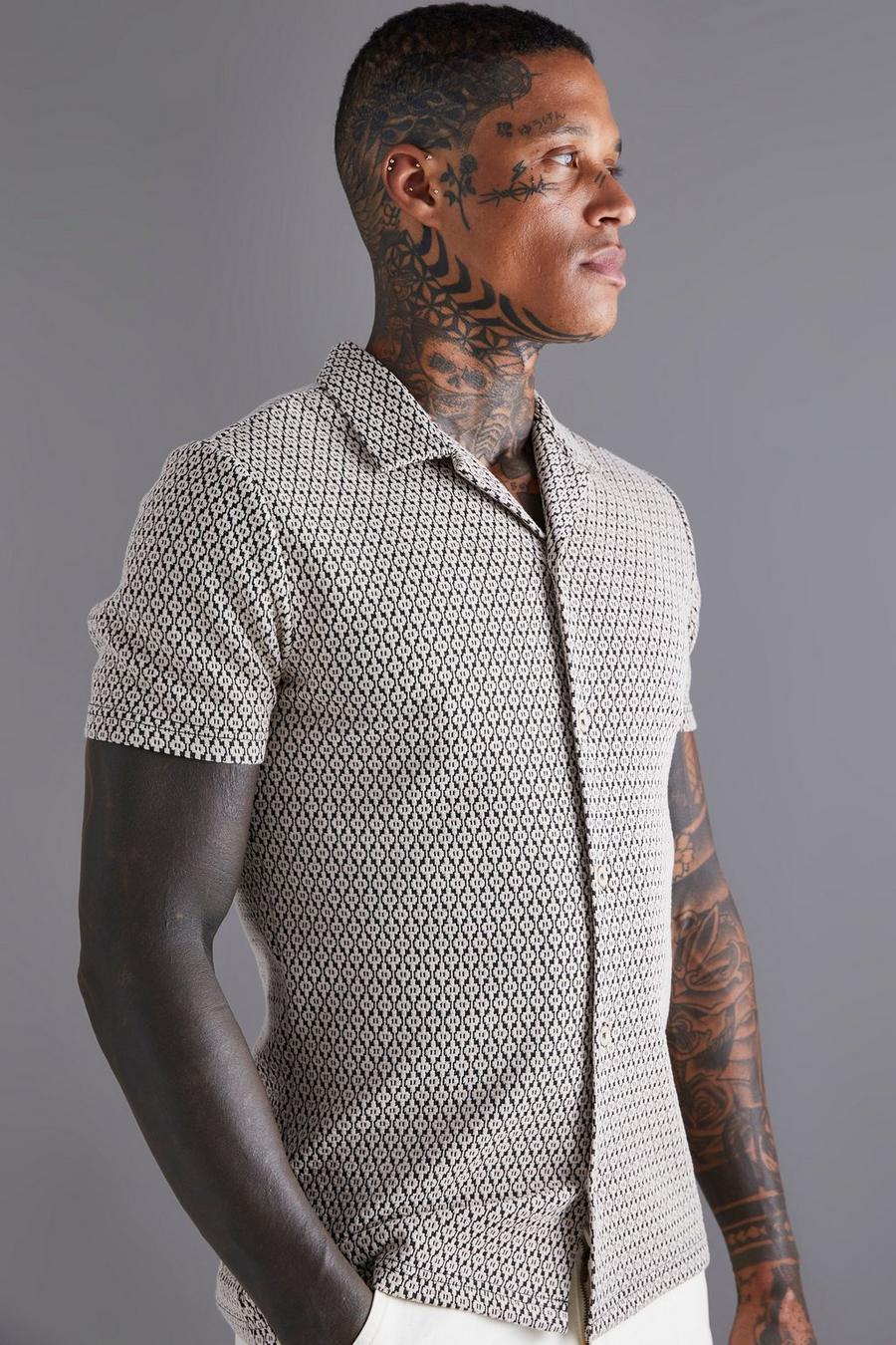 Camicia attillata a maniche corte con motivi geometrici, Taupe image number 1