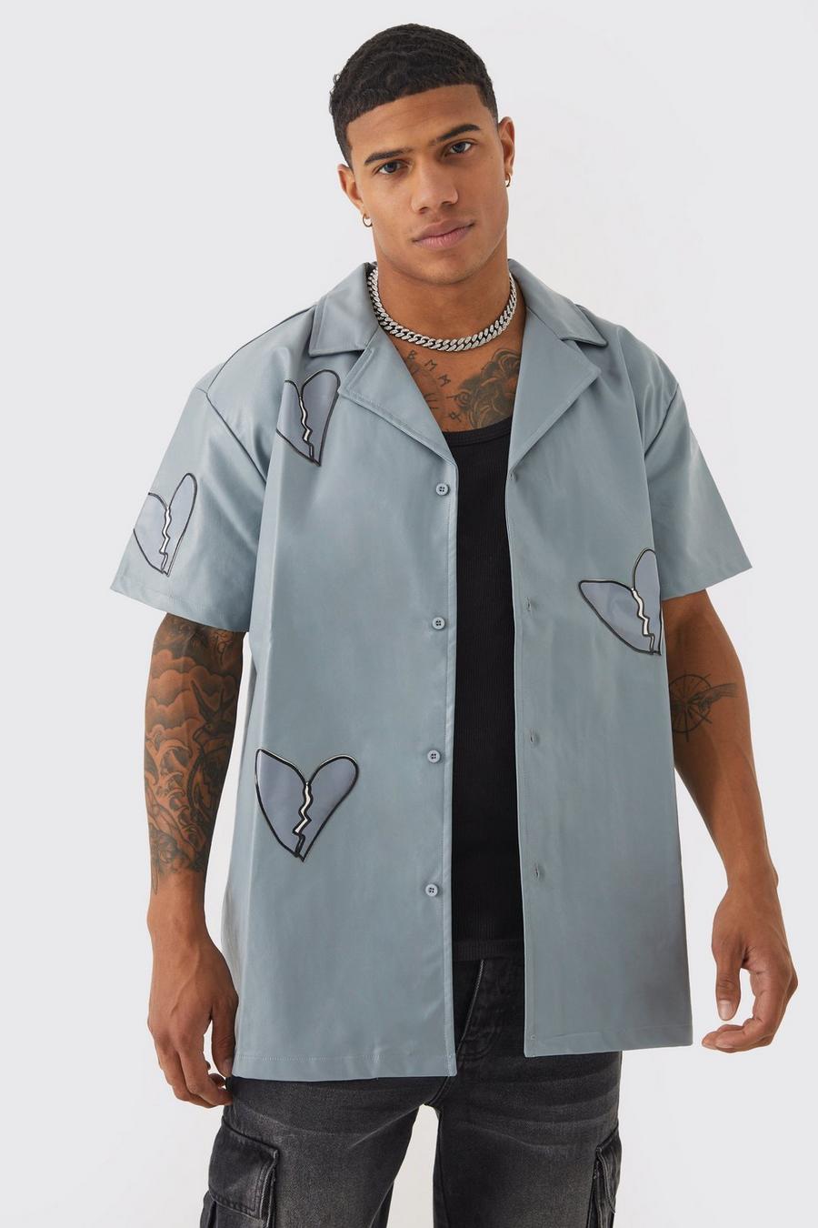Camicia oversize a maniche corte in PU con applique a cuore, Pale blue
