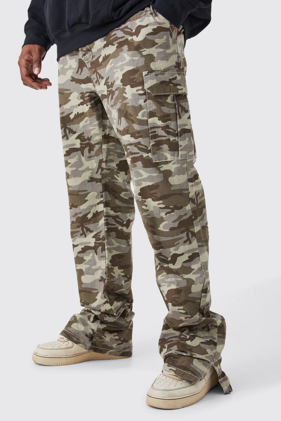 Grande taille - Pantalon cargo fendu à imprimé camouflage , Chocolate image number 1