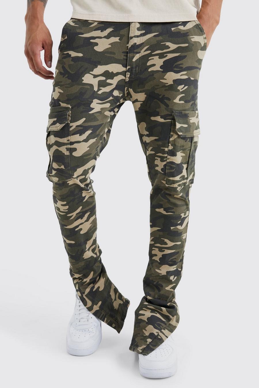 Pantaloni Cargo Skinny Fit in fantasia militare con spacco sul fondo e pieghe sul fondo, Khaki