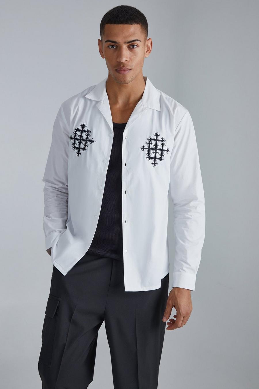 White Långärmad skjorta med bowlingkrage och brodyr