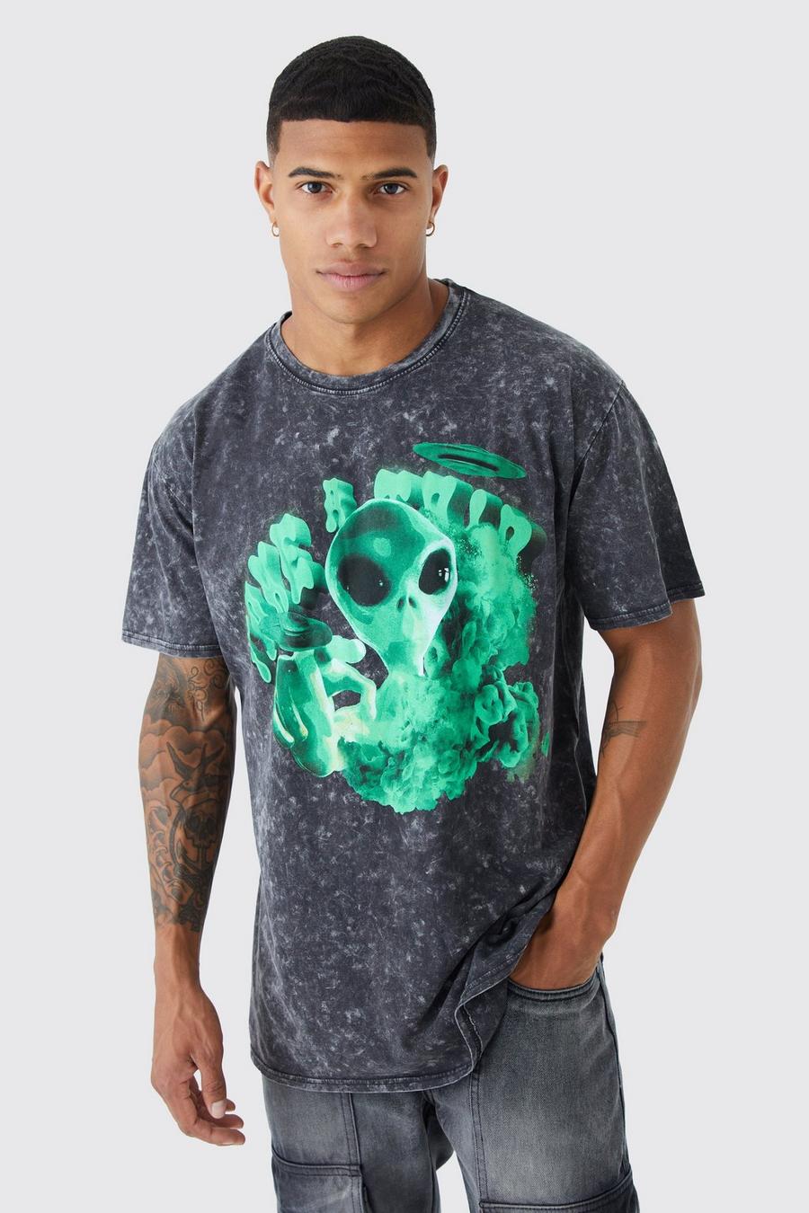 Black Oversized Alien Graphic Wash T-shirt image number 1