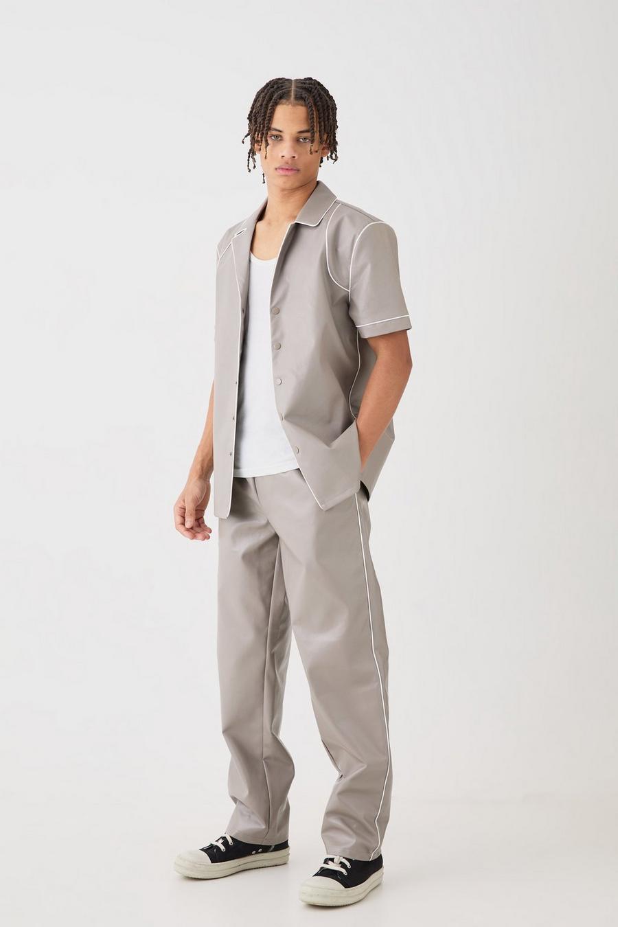 Grey PU Overhemd Met Korte Mouwen, Revers Kraag En Biezen En Broek Set
