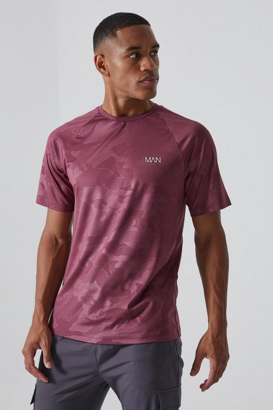 Camiseta MAN Active de ranglán resistente con estampado de camuflaje, Maroon