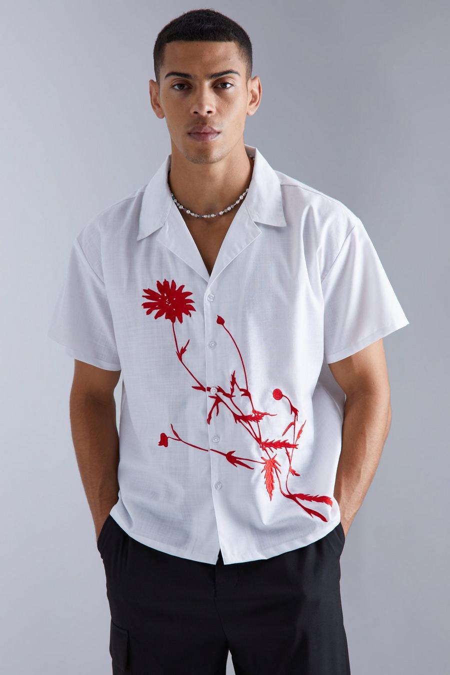 Kurzärmliges kastiges Hemd mit Blumen-Stickerei, Ecru