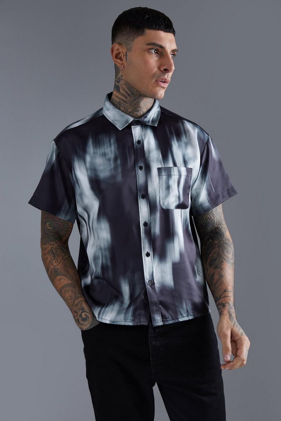Black Kortärmad skjorta i satin med batikmönster
