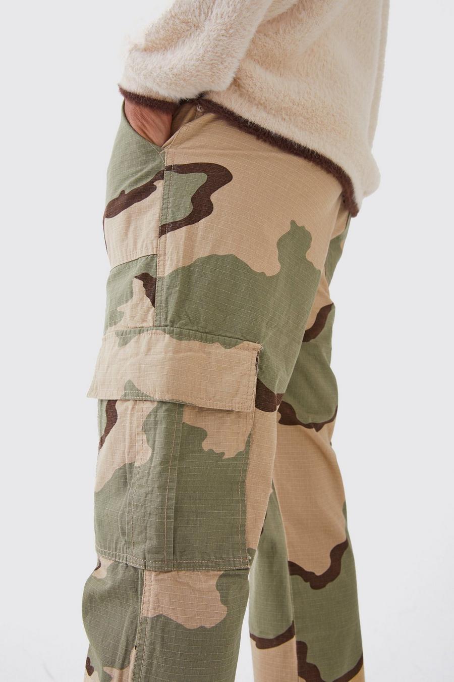 Pantalon droit à imprimé camouflage, Stone