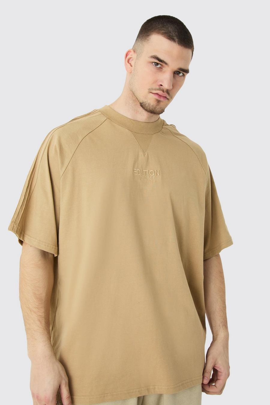 Camiseta Tall oversize gruesa con alforza y ​​estampado de EDITION, Taupe image number 1