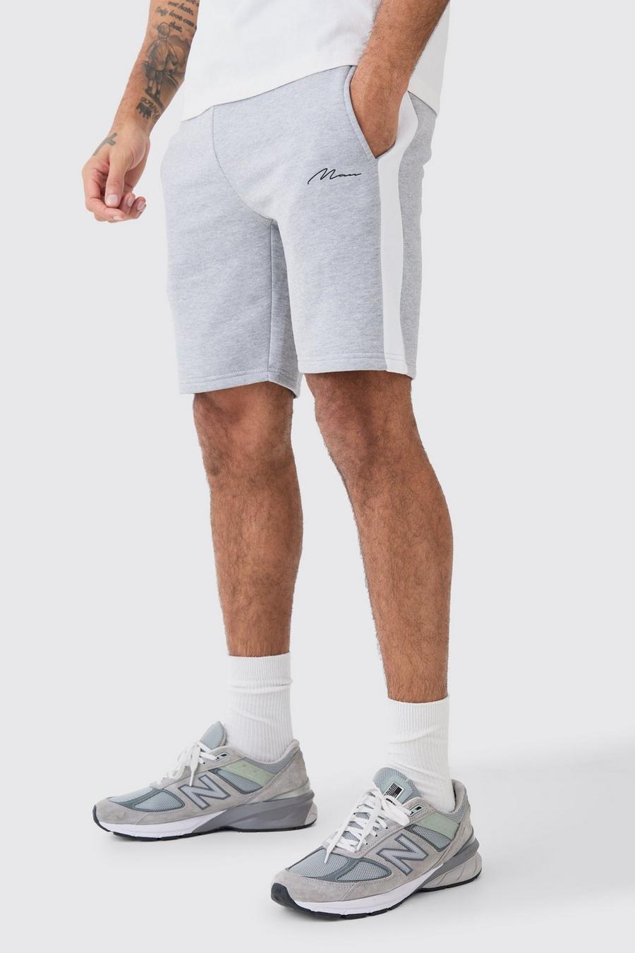 Pantaloncini medi Slim Fit a blocchi di colore con firma Man, Grey marl image number 1