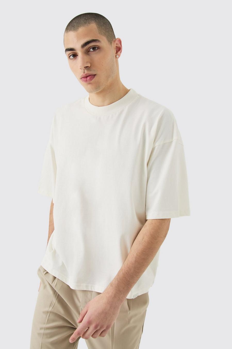 Ecru Oversize t-shirt i boxig modell med hög halsmudd