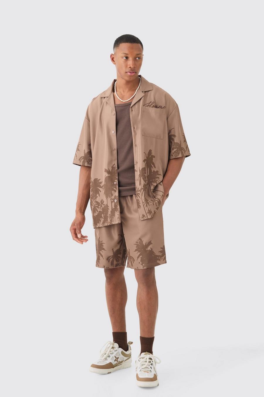 Camicia squadrata oversize in twill morbido con palme sul fondo & pantaloncini, Taupe