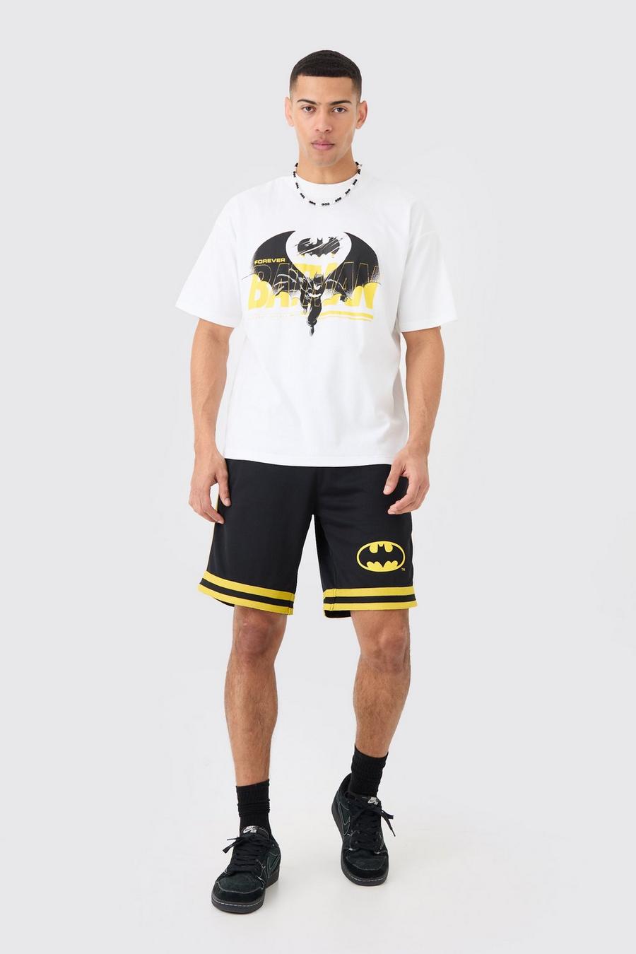 Conjunto oversize de pantalón corto de malla y camiseta con estampado de Batman, Black image number 1