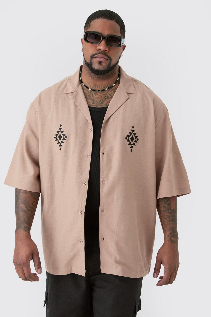 Taupe Plus Skjorta i linnetyg med brodyr och bowlingkrage