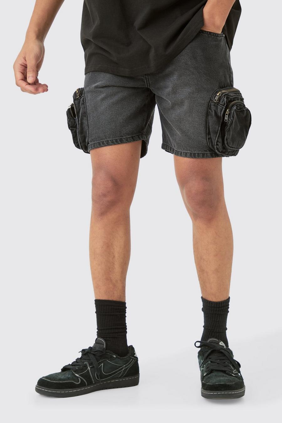 Pantalones cortos vaqueros ajustados con bolsillos cargo 3D en negro desteñido, Washed black