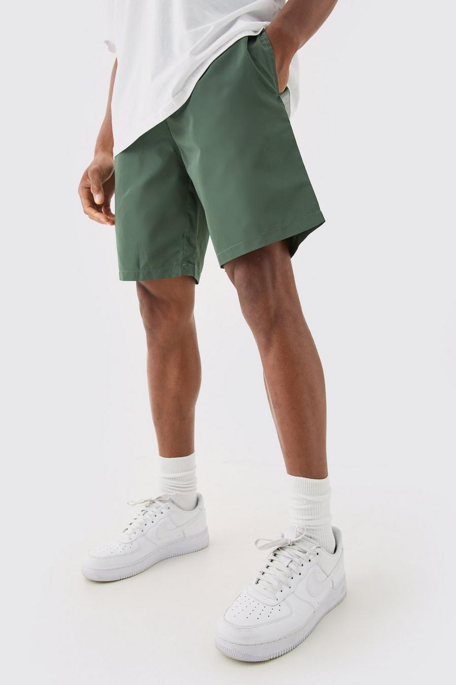 Olive Shorts i nylon med resår i midjan