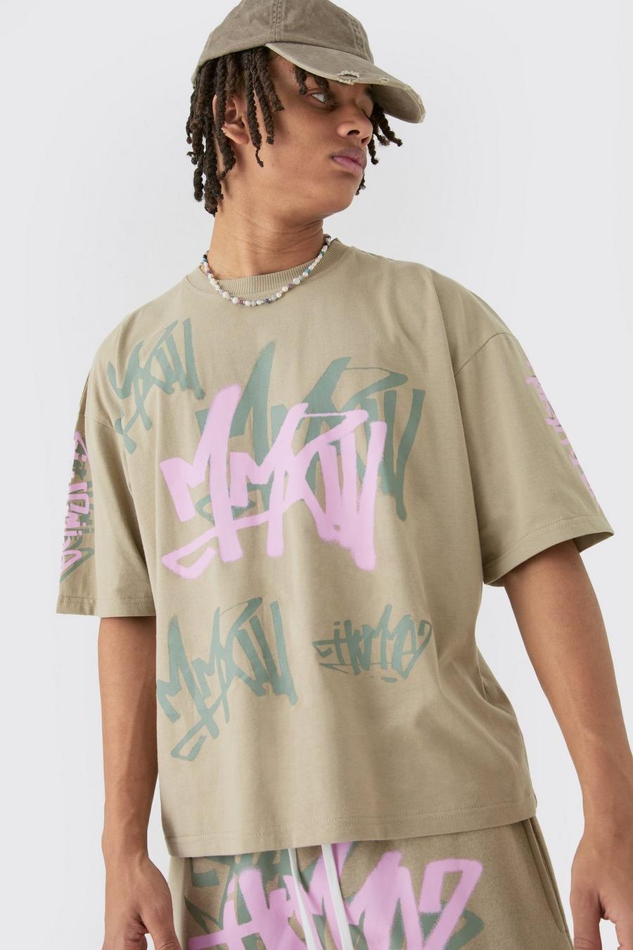 Camiseta recta con estampado de grafiti, Light khaki image number 1