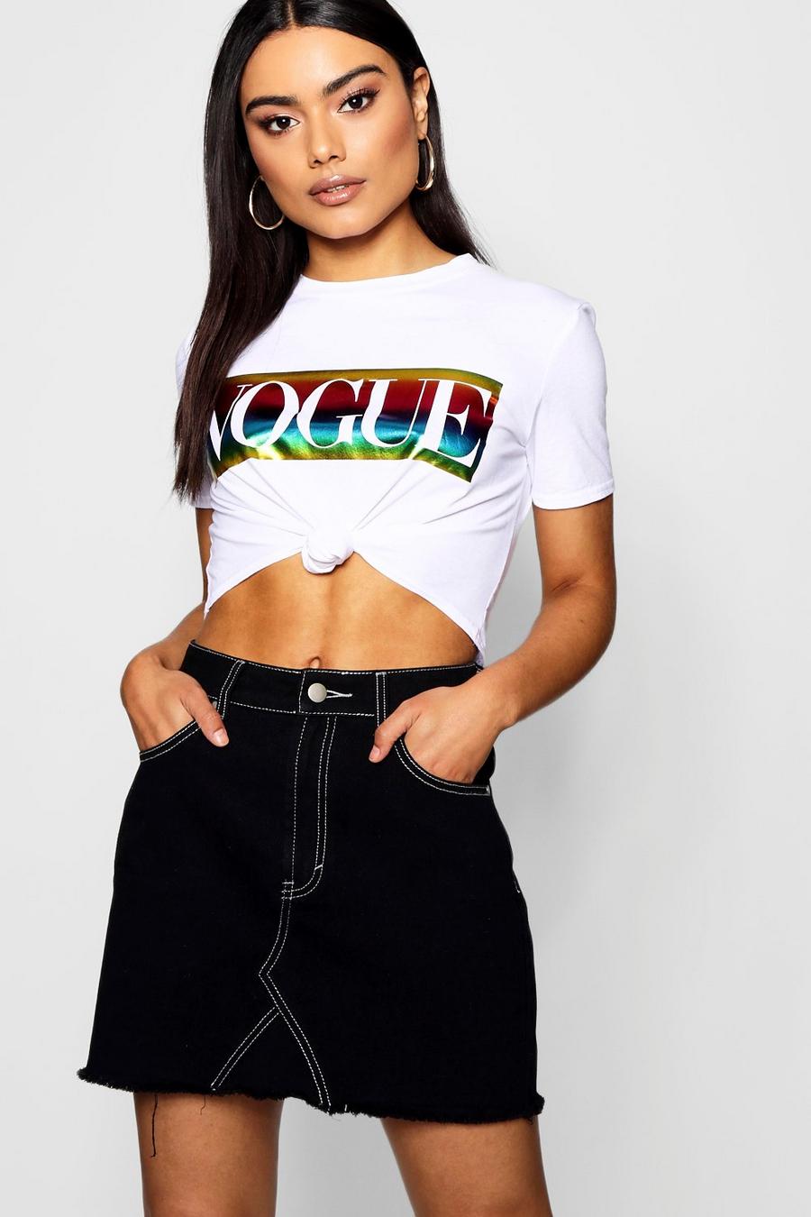 Camiseta corta con eslogan “Vogue” en arco iris metálico image number 1
