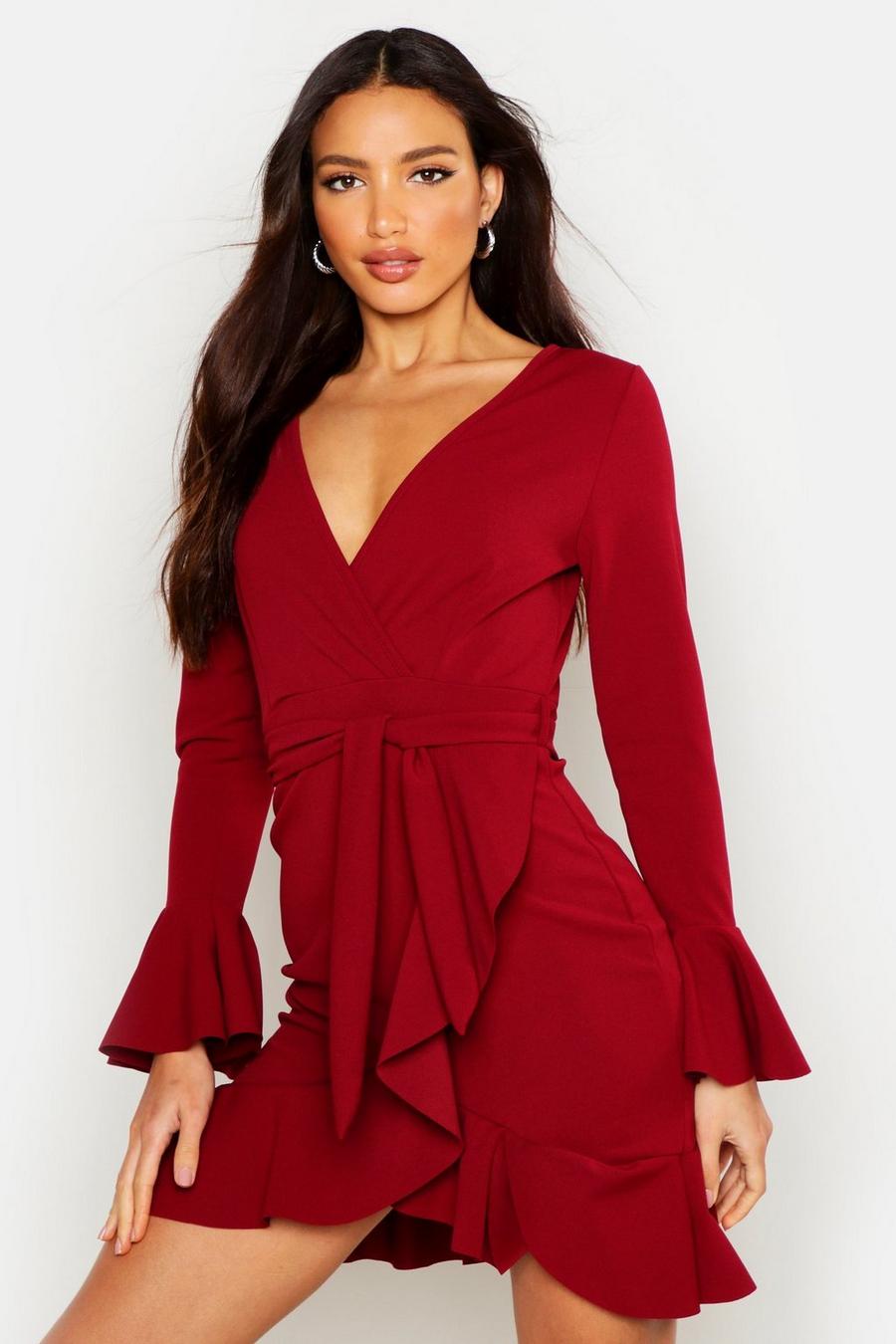 Crimson Omlottklänning med volangdetaljer och knytband image number 1