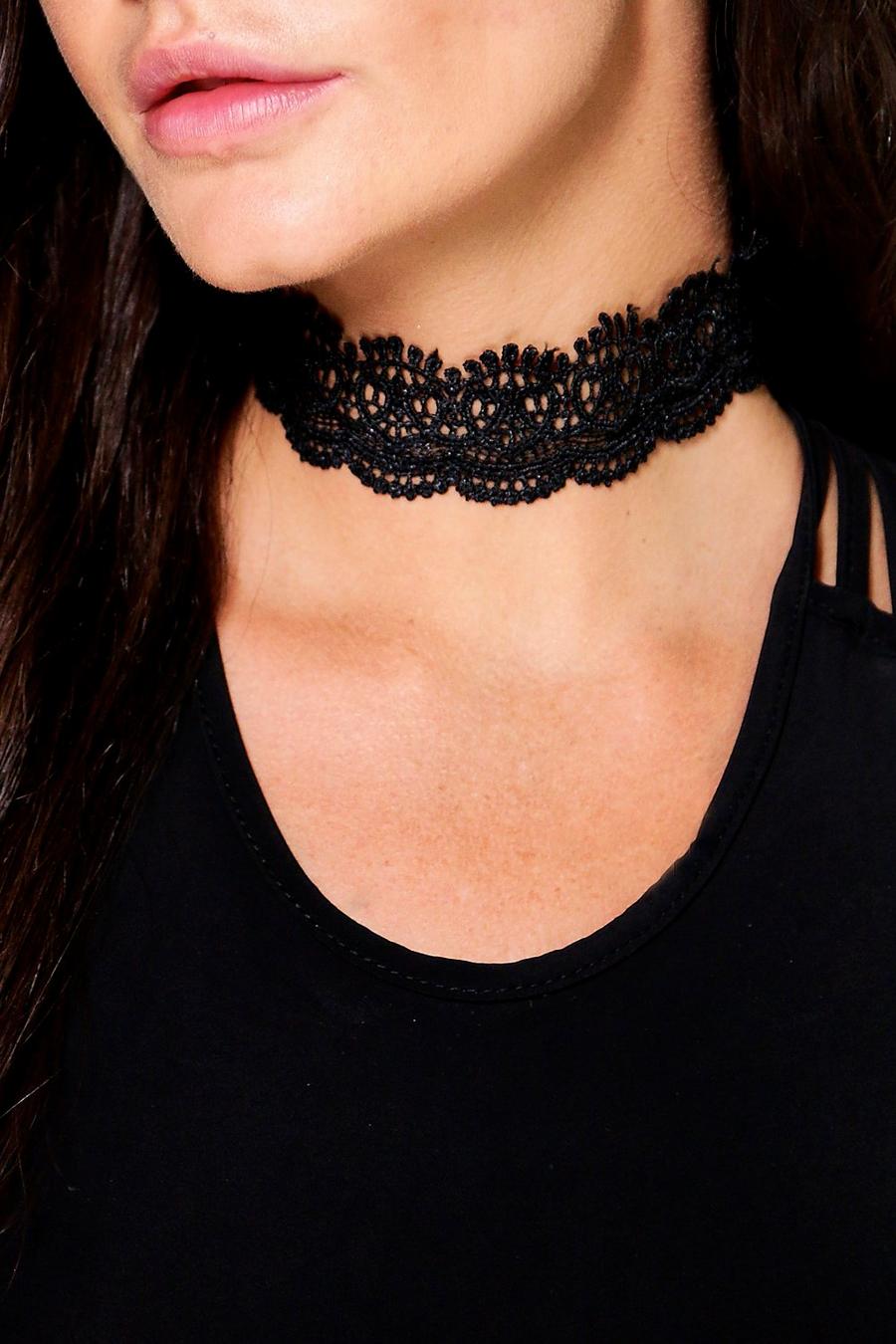 Ruby Scalloped Lace Choker image number 1