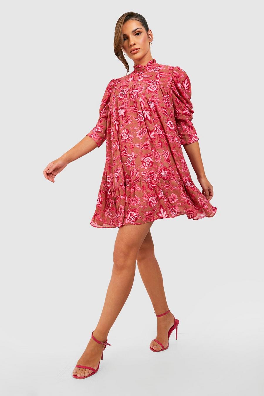 Pink Mönstrad klänning med puffärm och volanger image number 1
