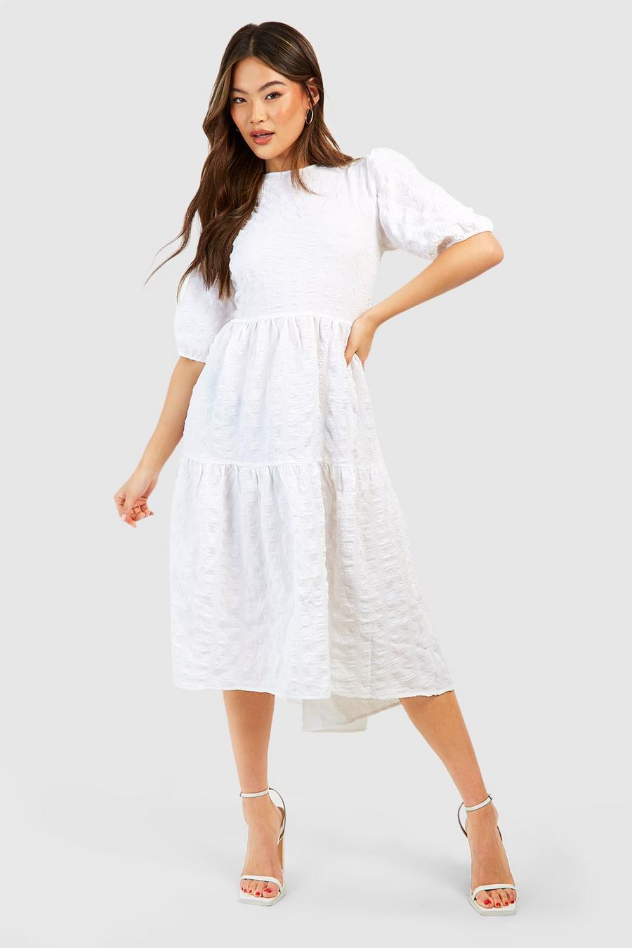Vestido midi texturizado escalonado con mangas abullonadas, White