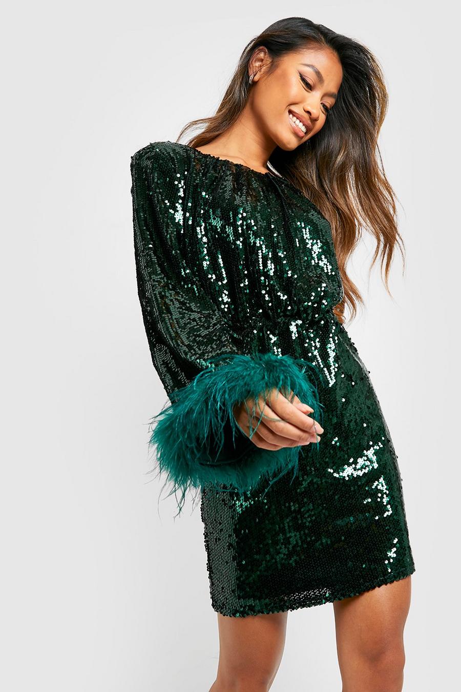Vestido de fiesta recto de lentejuelas con plumas en los puños, Emerald