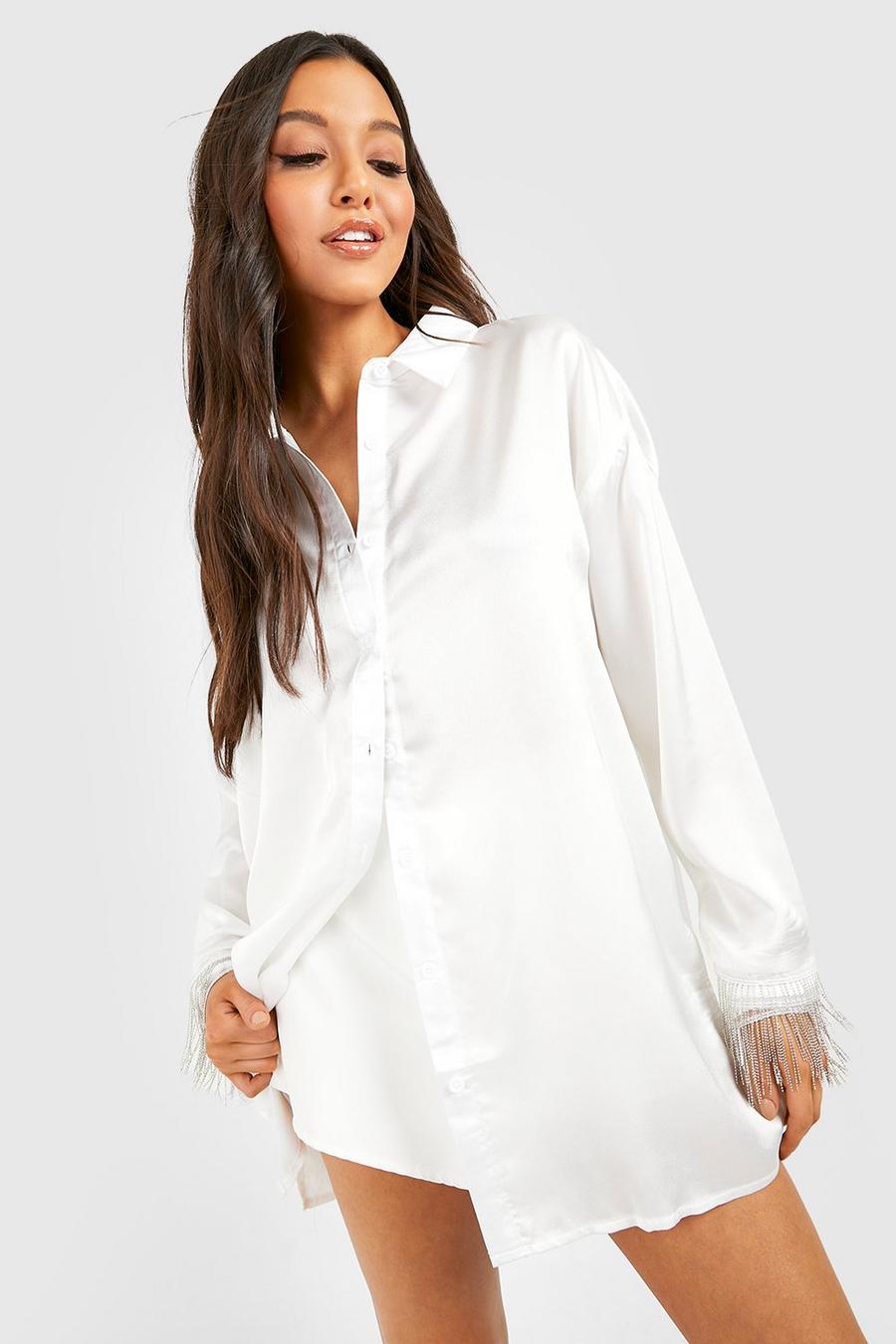 White Oversized satinskjorta med dekorativa muddar