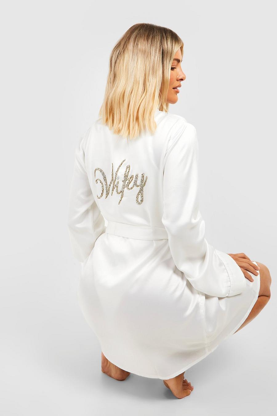 Robe de chambre satinée à slogan Wifey, White