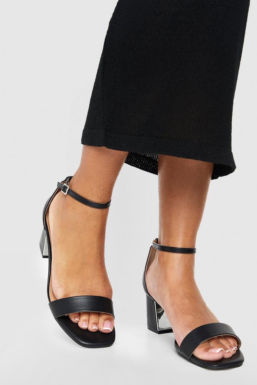 Sandalias de holgura ancha con tacón grueso bajo y detalle metálico, Black