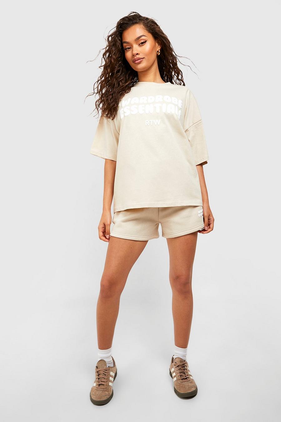 T-Shirt & Sweat-Shorts mit Wardrobe Essentials Slogan, Stone image number 1