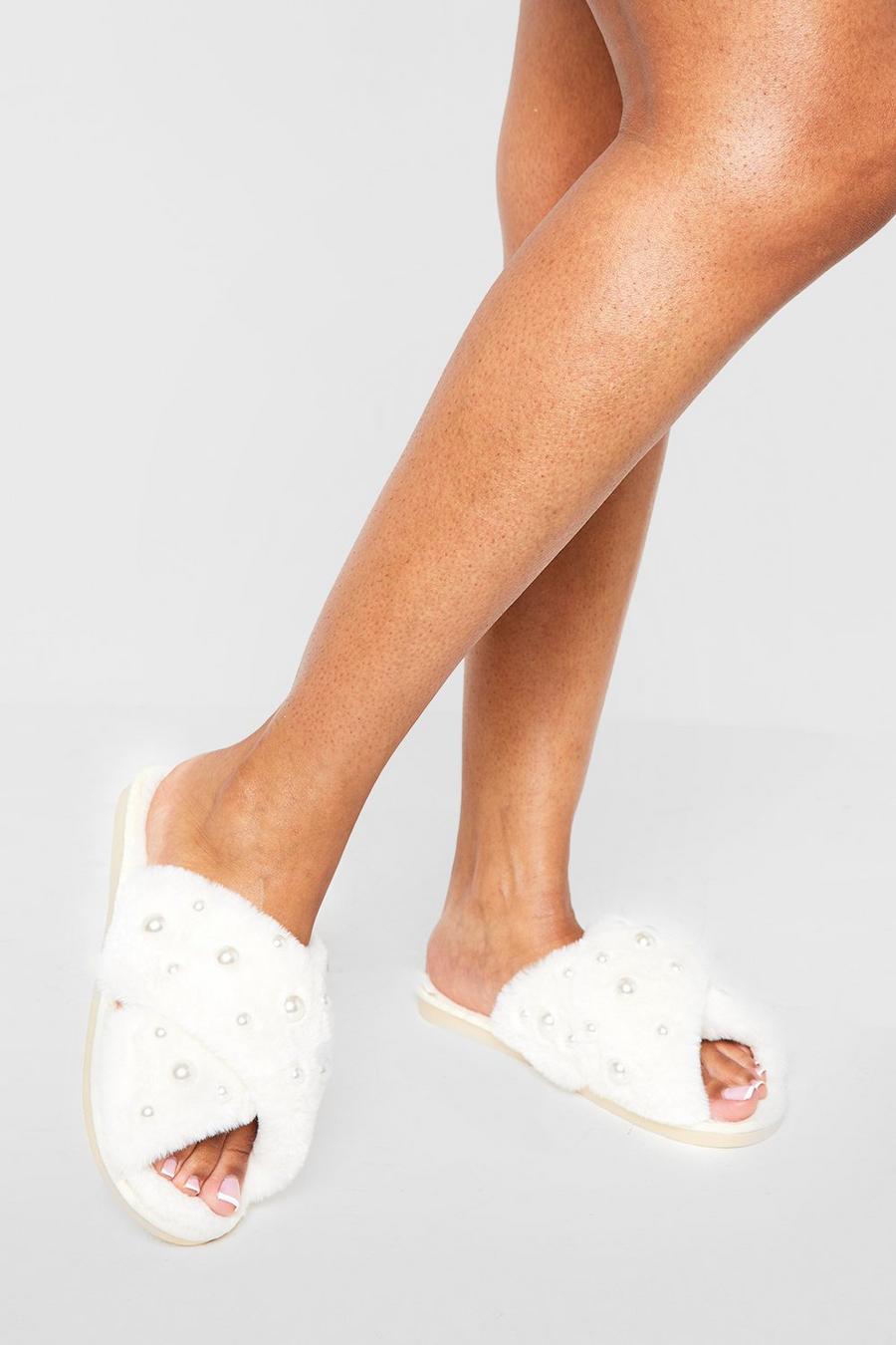 Cream Faux Fur Pearl Embellished Slippers