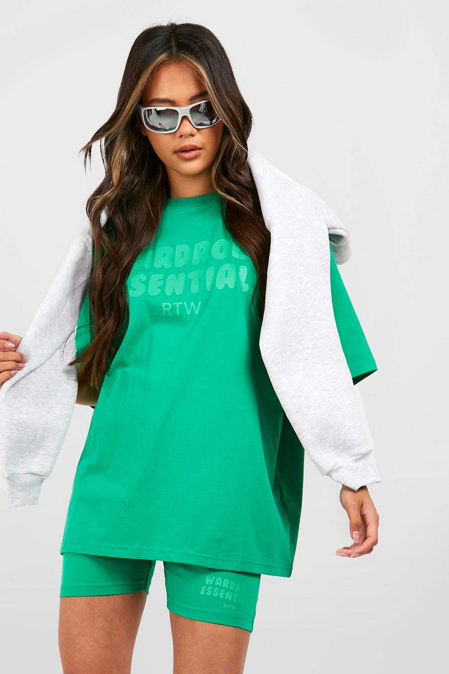 Set T-shirt oversize con slogan a caratteri arrotondati & pantaloncini, Green