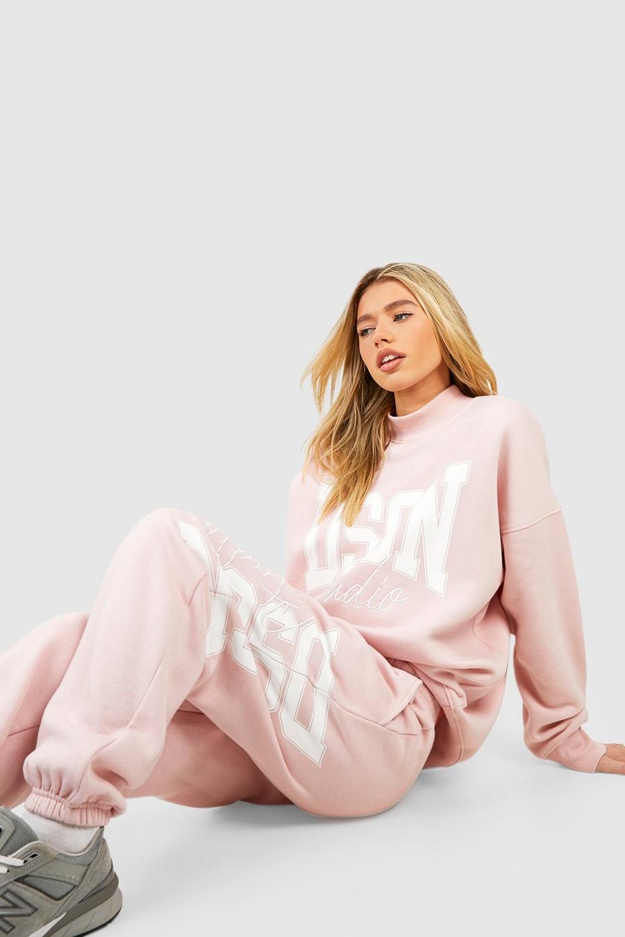 Sweatshirt-Trainingsanzug mit Dsgn Studio Slogan, Baby pink image number 1