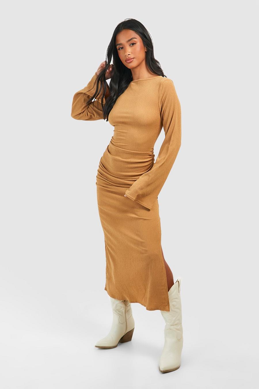 Vestito maxi Petite con trama, ruches e maniche svasate, Camel