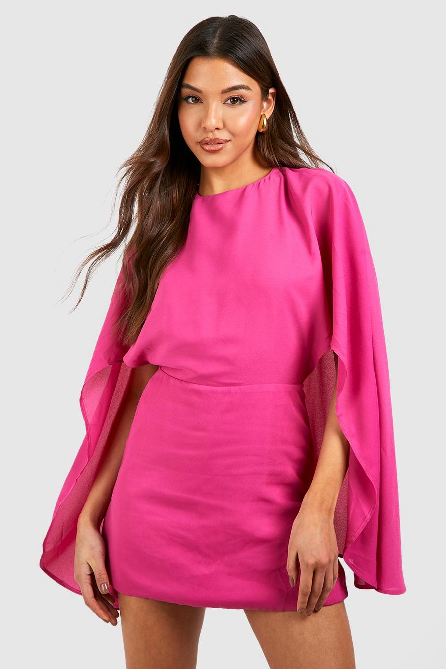 Pink Chiffon Playsuit Met Open Rug En Cape Detail