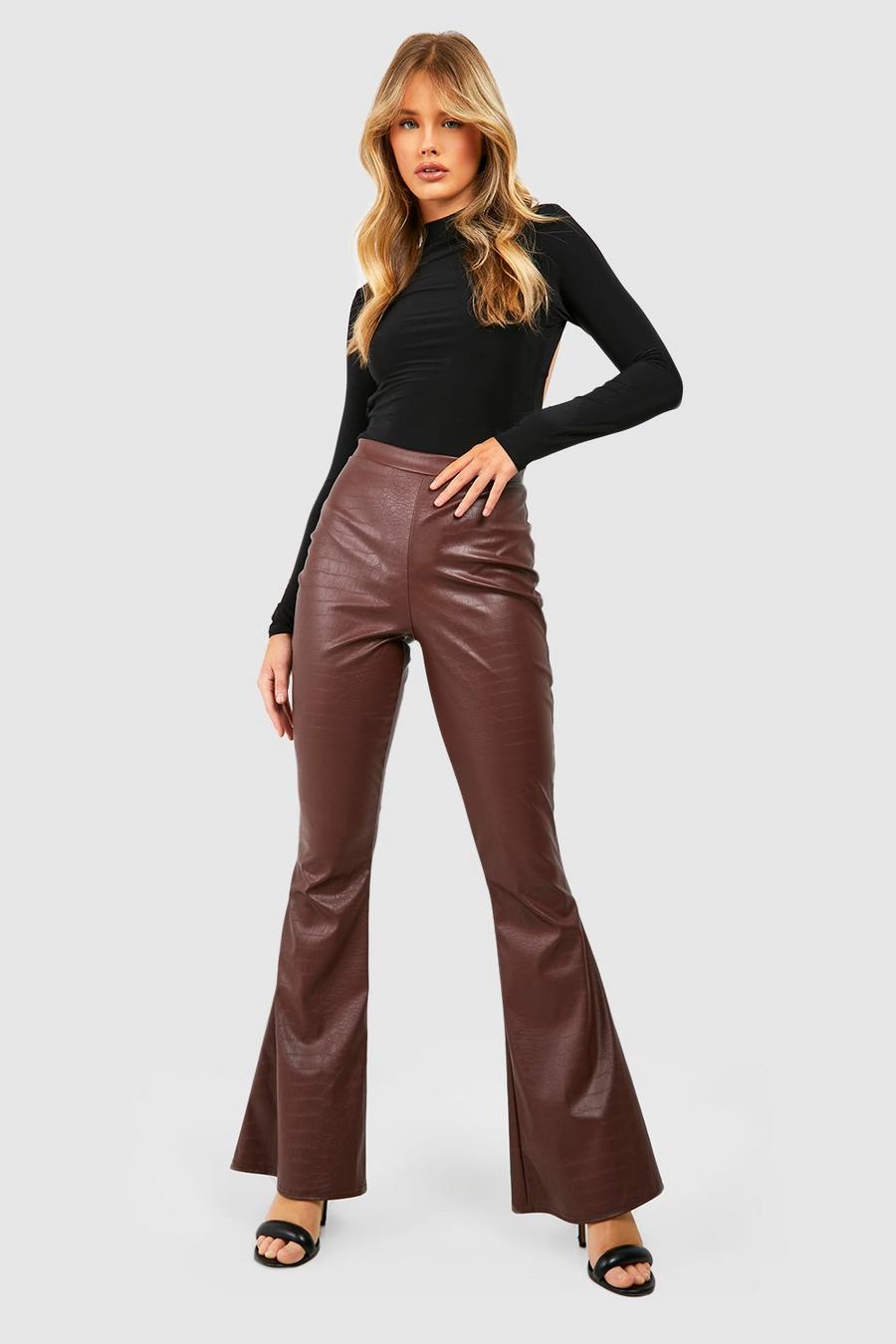 Pantaloni a zampa a vita alta in pelle sintetica effetto coccodrillo, Chocolate image number 1