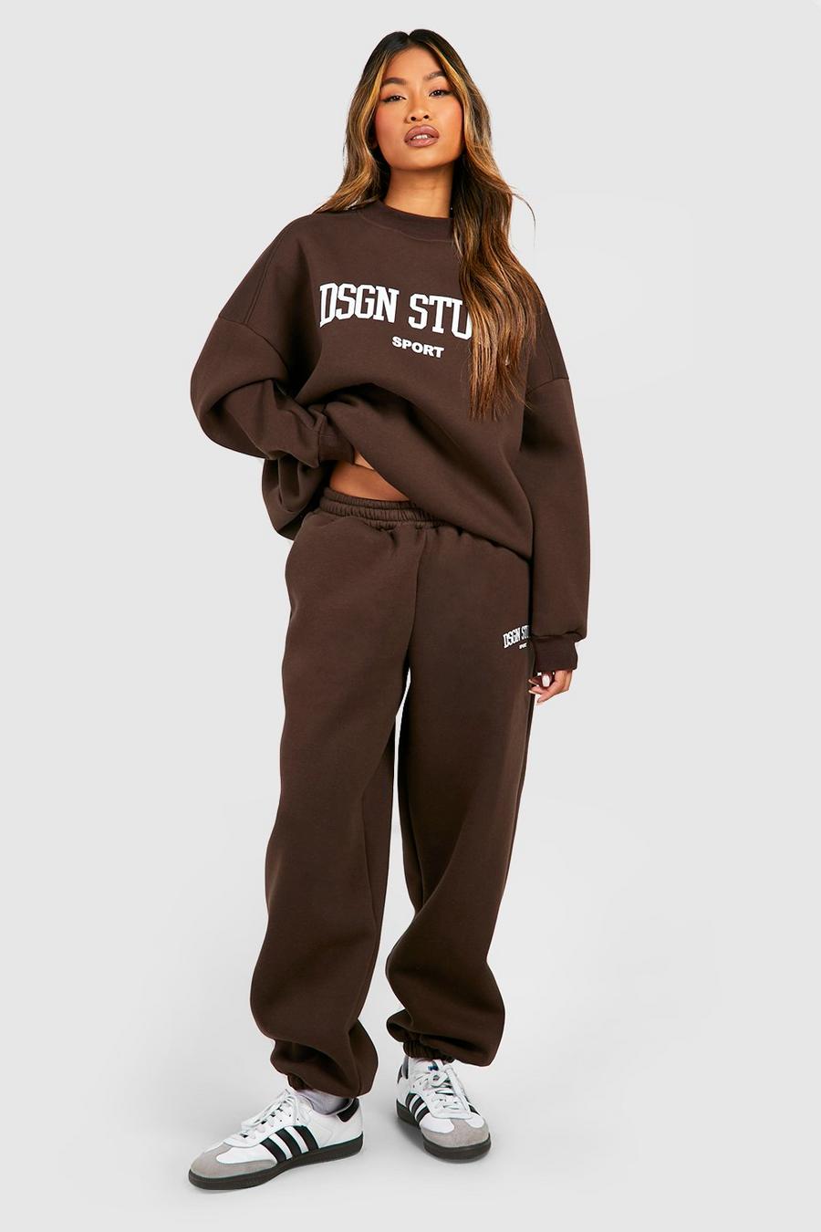 Sweatshirt-Trainingsanzug mit Dsgn Studio Slogan, Chocolate