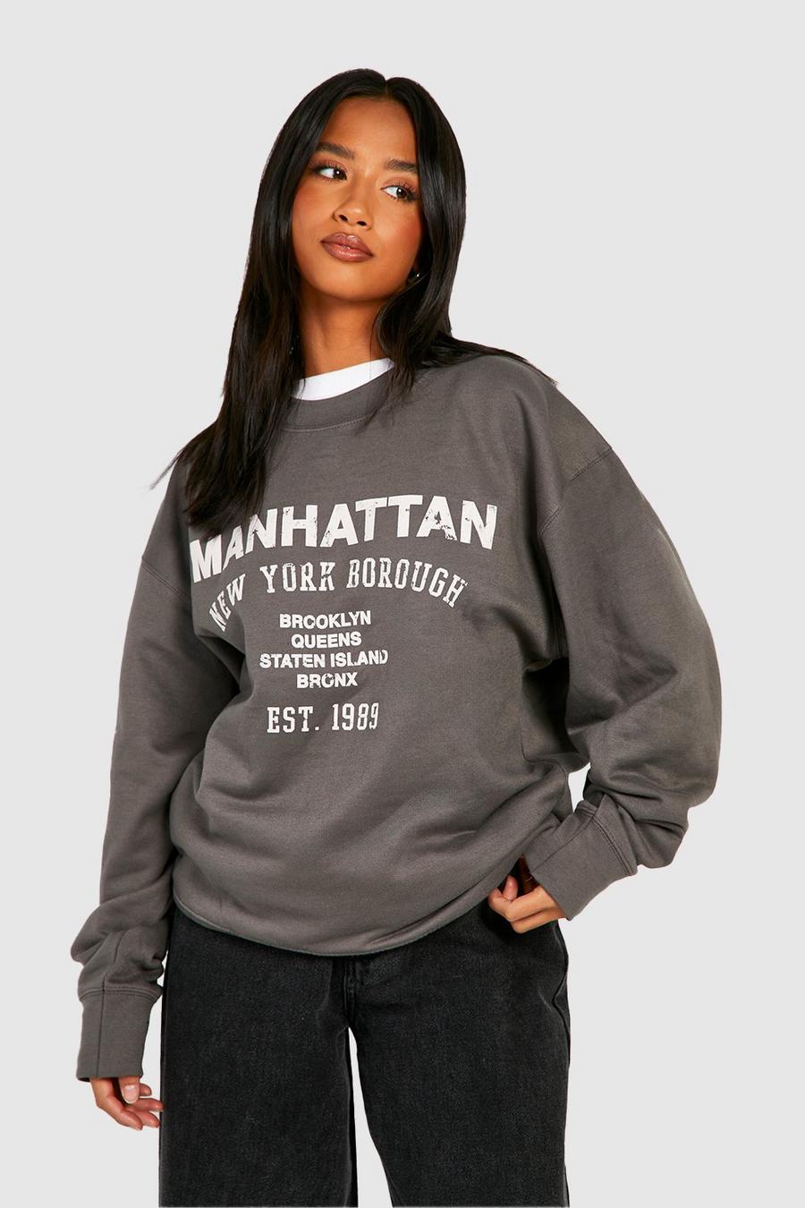 Felpa Petite oversize con stampa stile college e slogan Manhattan, Charcoal image number 1