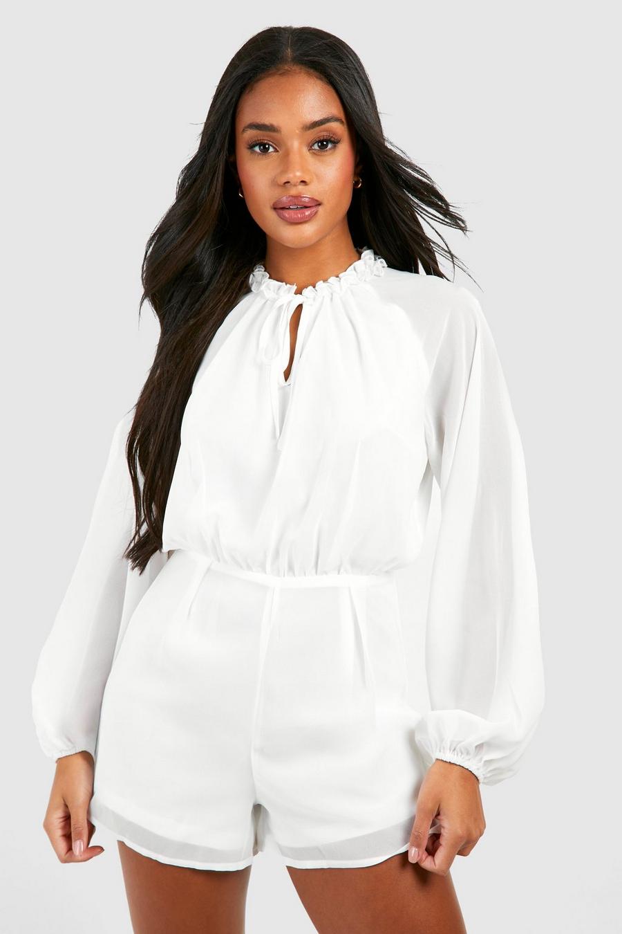 White Playsuit i chiffong med volanger