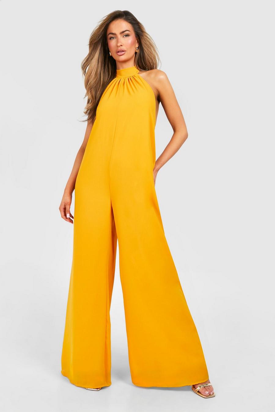 Gold Chiffon Jumpsuit Met Halter Neck