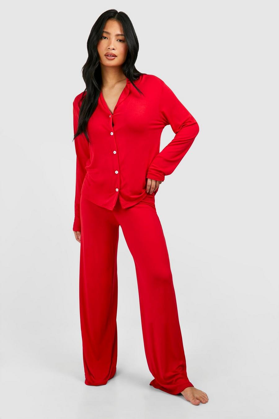 Red Petite Pyjama Set Met Lange Mouwen En Knopen