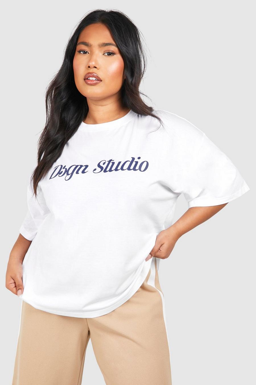 White Plus Dsgn Studio Script Oversized T-shirt image number 1