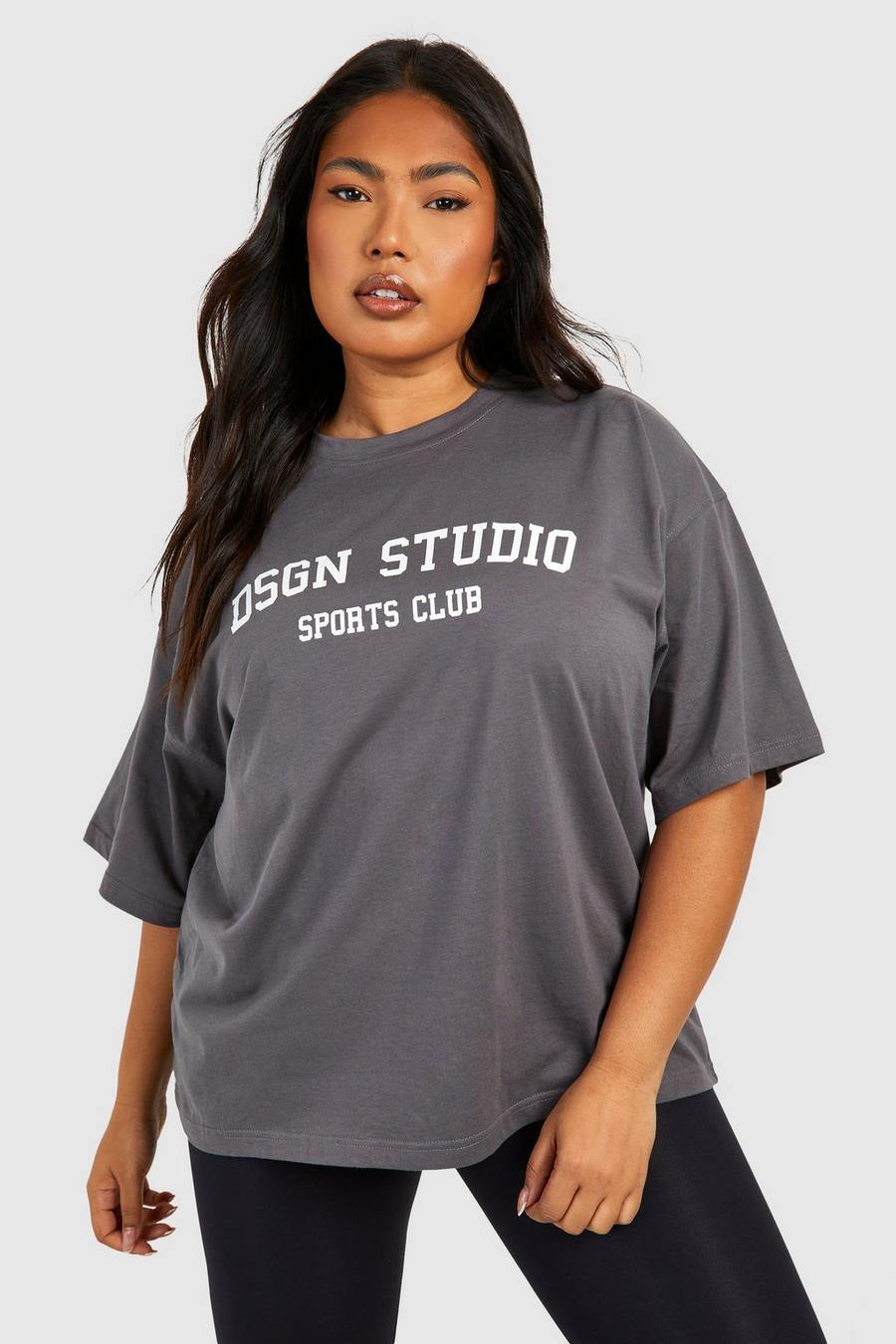 Plus Oversize T-Shirt mit Dsgn Studio Sports Club Print, Charcoal