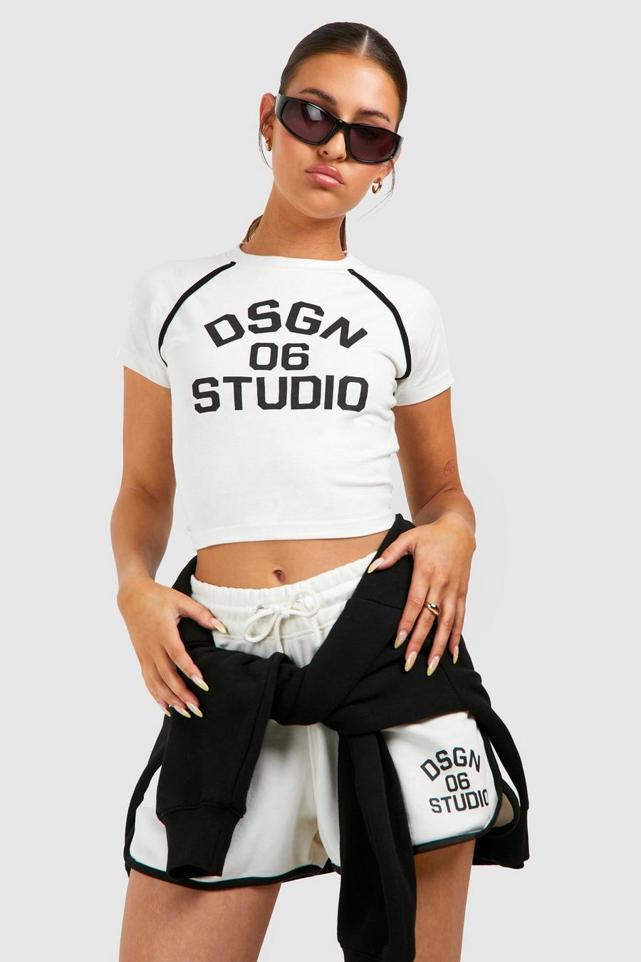 Set T-shirt sagomata con cordoncino & pantaloncini Dsgn Studio, Ecru image number 1