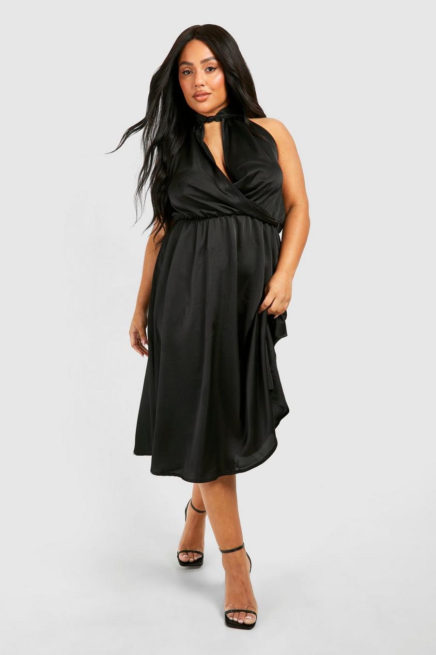 Black Plus klänning i satin med halterneck image number 1