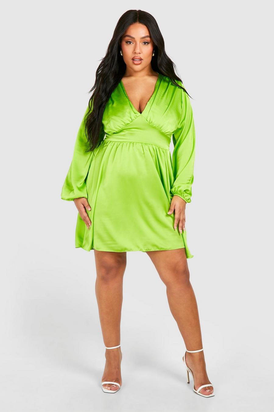 Lime Plus Kort klänning i satin med korsettdetalj image number 1