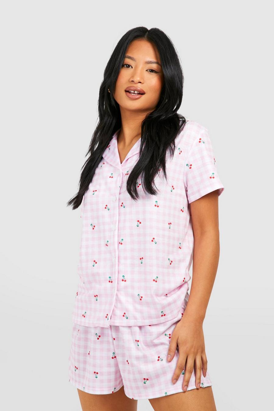 Pijama Petite de pantalón corto con estampado de cerezas y cuadros vichy, Pink image number 1