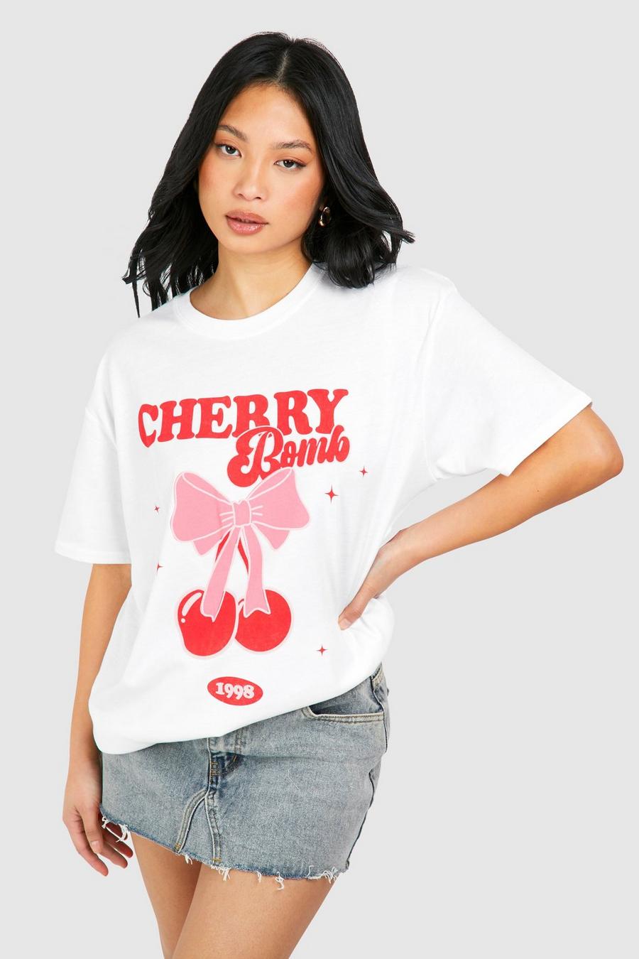 Petite Oversize T-Shirt mit Cherry Bomb Print, White