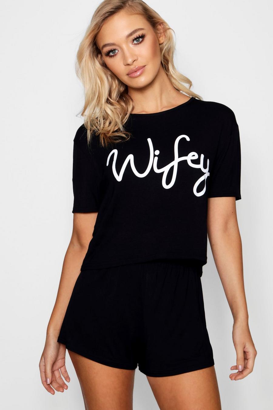 Black “Wifey” Pyjamasset med t-shirt och shorts image number 1